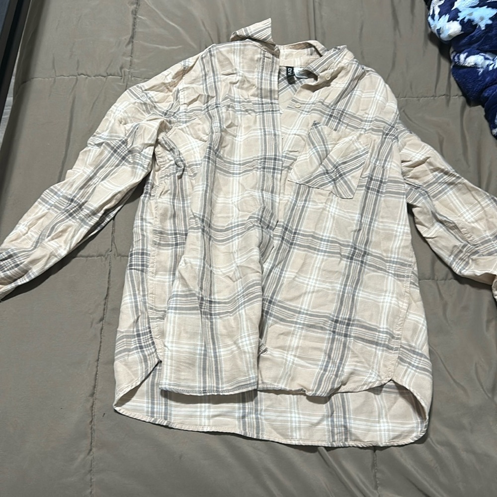 NWOT H&M Plaid Button Down Shirt. Size Small